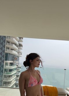 Hnan - puta in Dubai Photo 7 of 9