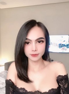 Hola - Transsexual escort in Khobar Photo 7 of 8