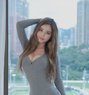 Holly - puta in Dubai Photo 4 of 10