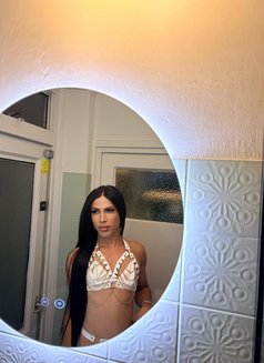 Holly Top Xl - Transsexual escort in Dubai Photo 6 of 6