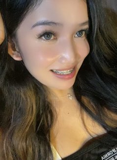 Hollymolly - Transsexual escort in Manila Photo 1 of 3