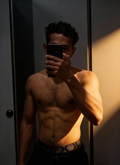 Homelander - Acompañantes masculino in Hyderabad Photo 2 of 5