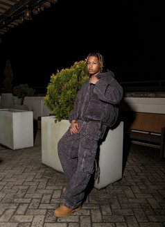 Honelle - Male escort in Nairobi Photo 3 of 3