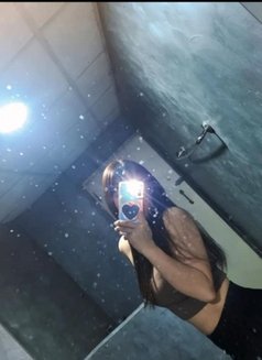 Honey Bee Sexy - puta in Bangkok Photo 6 of 6