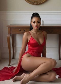 Honey - escort in Dubai Photo 5 of 6