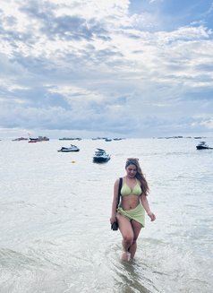 23 year Honey India independent - puta in Dubai Photo 9 of 17