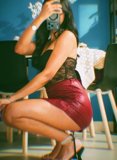 Honey - escort in Navi Mumbai Photo 1 of 2