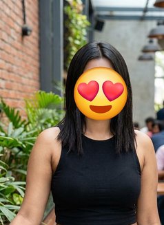 Honey - escort in Noida Photo 3 of 4