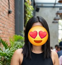 Honey - escort in Noida Photo 1 of 2