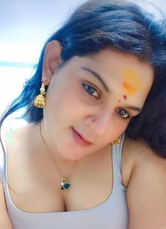Iam Honey premium pusssy girl - Transsexual escort in Hyderabad Photo 7 of 7