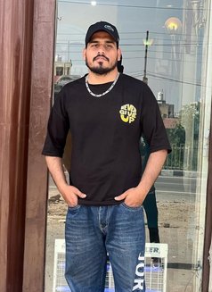 Honey - Male escort in Dubai Photo 4 of 4