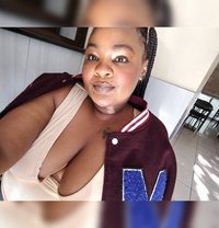Honey - escort in Nairobi