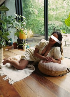 Honey latina Girl - puta in Bangalore Photo 13 of 15