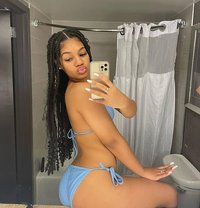 Honey - escort in Gurgaon Photo 1 of 3