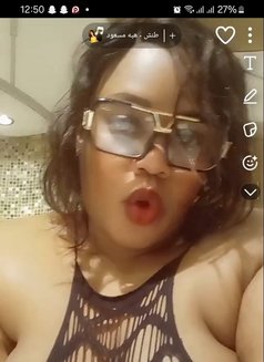 Honey - escort in Al Manama Photo 5 of 8