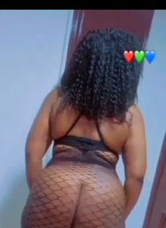 Honey - escort in Al Manama Photo 8 of 8