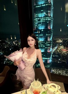 Honey - escort in Bangkok Photo 4 of 9