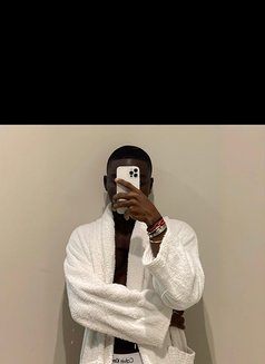 HoneyBoyy - Male escort in Accra Photo 4 of 8