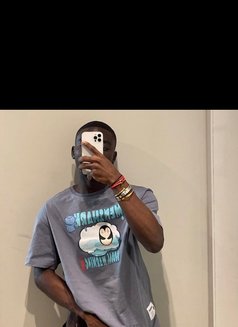 HoneyBoyy - Male escort in Accra Photo 5 of 8