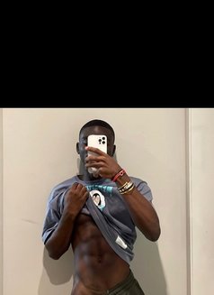 HoneyBoyy - Male escort in Accra Photo 7 of 8