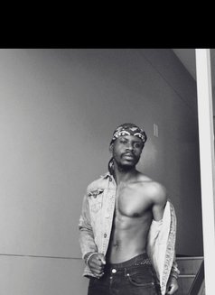 HoneyBoyy - Male escort in Accra Photo 8 of 8