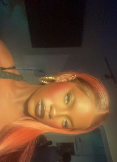 Honeydrop - Acompañantes transexual in Lagos, Nigeria Photo 1 of 3