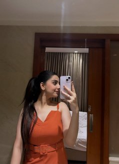 Hoor Indian Model - escort in Dubai Photo 1 of 4