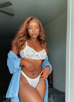 Horny Bitch Halla - adult performer in Amman Photo 3 of 5