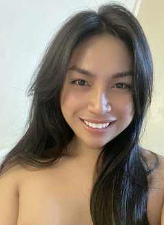 HORNY BUBBLES - Transsexual escort in Manila Photo 4 of 5