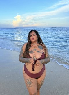 HORNY BUSTY MILF - Selena , indonesian . - puta in Singapore Photo 10 of 12
