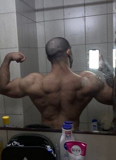 Horse 9 Inches Big Cock Onlyfans 22cm - Male escort in Dubai Photo 7 of 8