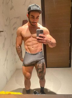 Horsecock 9 Inches Big Cock Onlyfans 22c - Male escort in Dubai Photo 1 of 3