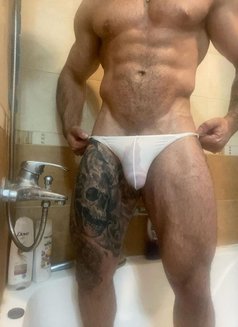 Horsecock 9 Inches Big Cock Onlyfans 22c - Acompañantes masculino in Dubai Photo 4 of 4