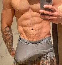 Horsecock - Male escort in Dubai