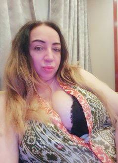 Hot Alina From Russian - puta in Al Manama Photo 1 of 3