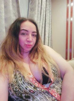 Hot Alina From Russian - puta in Al Manama Photo 2 of 3