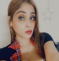 Hot and Blonde Mamacita - Acompañantes transexual in Bangalore