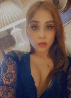 Hot and Blonde Mamacita - Acompañantes transexual in Pune Photo 22 of 24