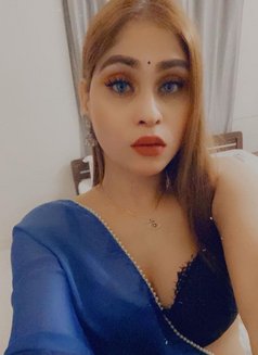 Hot and Blonde Mamacita - Acompañantes transexual in Pune Photo 24 of 24