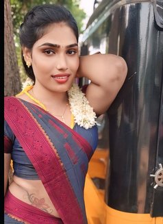 Hot and Chill Tranny Queen Vanitha - Transsexual adult performer in Chennai Photo 1 of 5