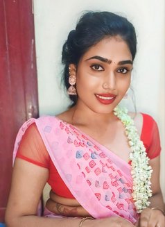 Hot and Chill Tranny Queen Vanitha - Transsexual adult performer in Chennai Photo 2 of 5
