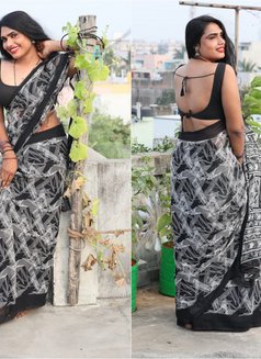 Hot and Sexy Queen Vanitha 24 Thiruverka - Acompañantes transexual in Chennai Photo 2 of 4
