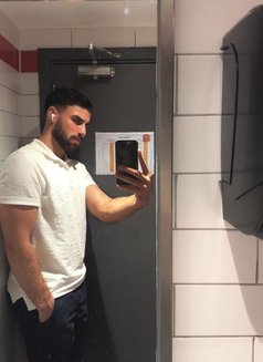 Hot Arabic 🥵 - Male escort in Dubai Photo 7 of 10
