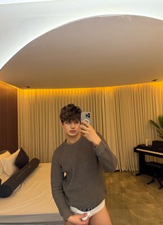 Hot Aris 🇪🇸 - Male escort in Riyadh Photo 16 of 16