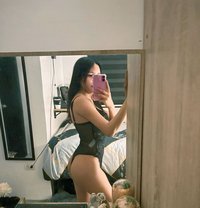Hot babe Celestine Meet/Contents/CamShow - puta in Manila Photo 13 of 15