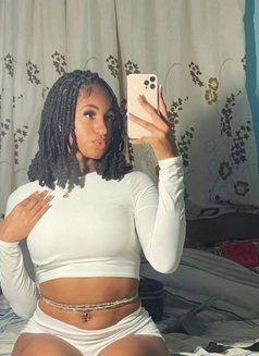 Hot Babe Sarah - puta in Kathmandu Photo 4 of 4