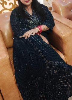 Hot Bhabhi - escort in Chennai Photo 1 of 3
