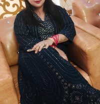 Hot Bhabhi - escort in Chennai