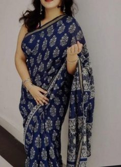 Hot Bhabhi - puta in Mumbai Photo 1 of 3