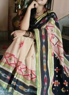 Hot Bhabhi - puta in Mumbai Photo 2 of 3